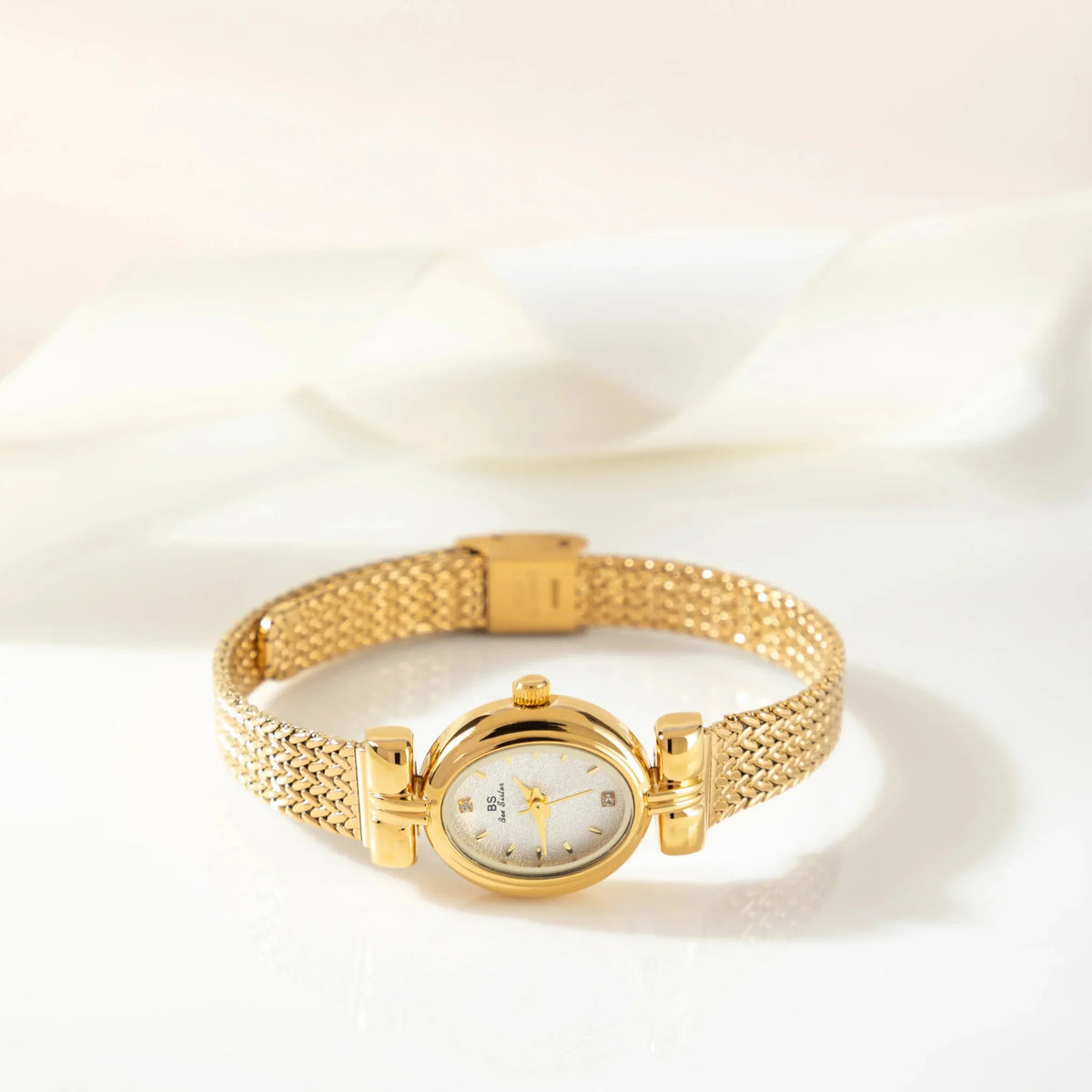 Amalie | Sleek Minimalist Timepiece