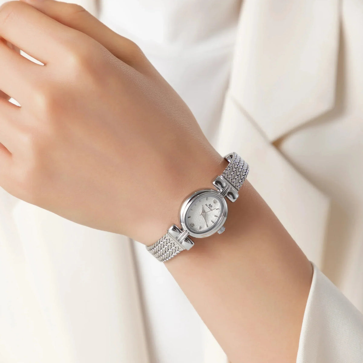 Amalie | Sleek Minimalist Timepiece