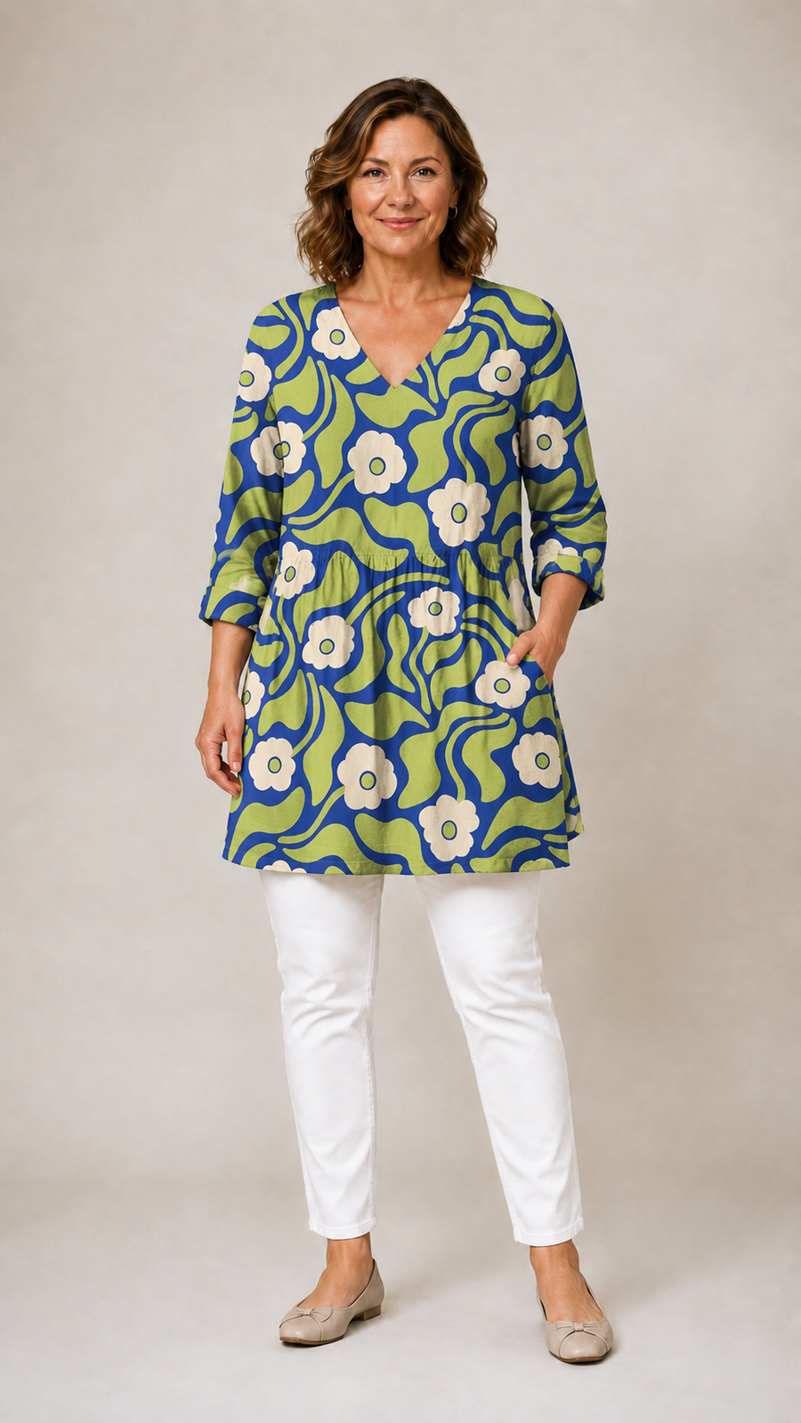 Stephanie Long Blouse with V-Neck in graphic floral print - The Gold Coast Family